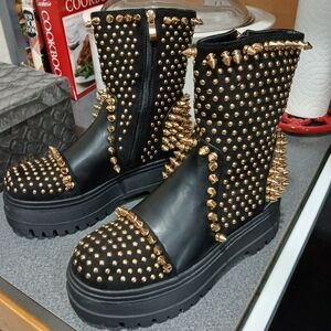 AZALEA WANG WOMENS SPIKED, STUDDED COMBAT BOOTS, NWOB, 6M